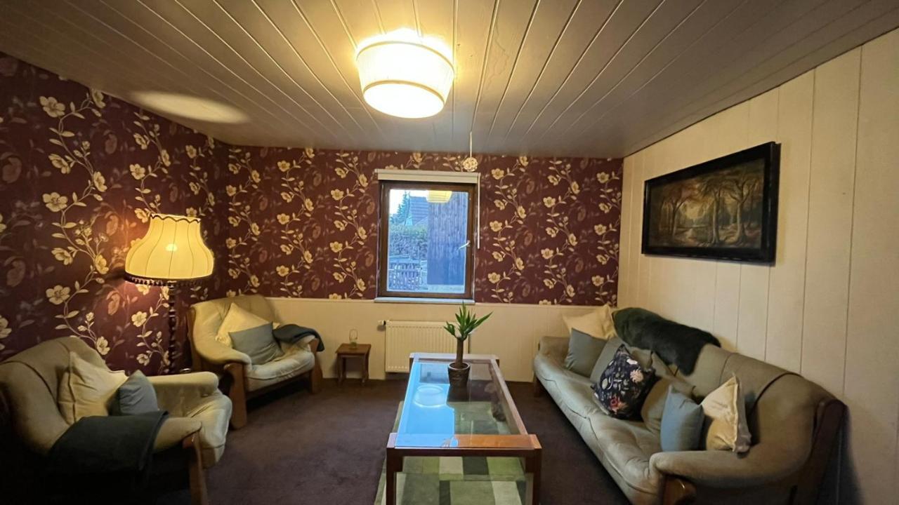 Monteure, Ganzes Haus, Schwarzheide, Haus 1 Apartment ภายนอก รูปภาพ
