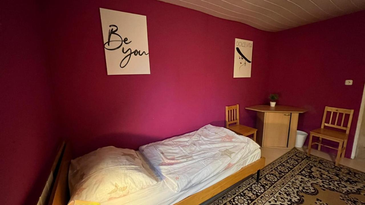Monteure, Ganzes Haus, Schwarzheide, Haus 1 Apartment ภายนอก รูปภาพ