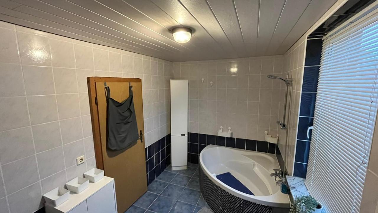 Monteure, Ganzes Haus, Schwarzheide, Haus 1 Apartment ภายนอก รูปภาพ