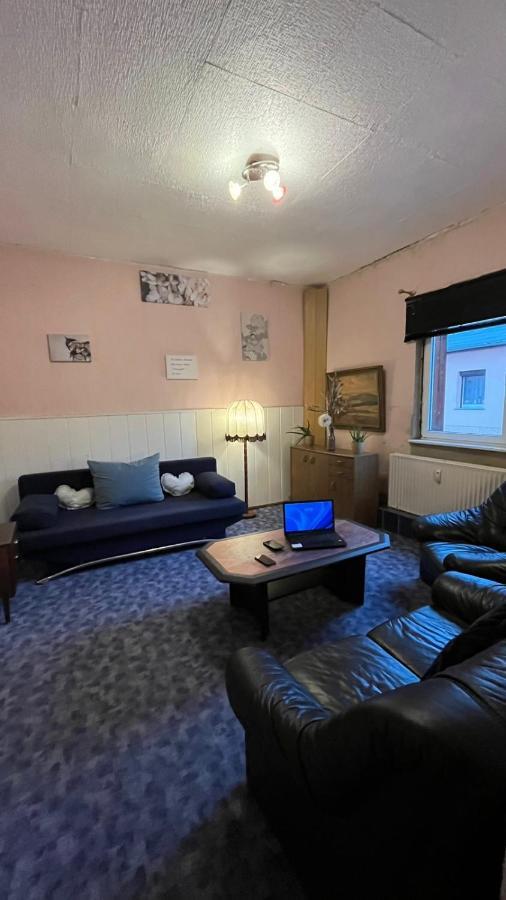 Monteure, Ganzes Haus, Schwarzheide, Haus 1 Apartment ภายนอก รูปภาพ
