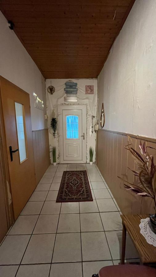 Monteure, Ganzes Haus, Schwarzheide, Haus 1 Apartment ภายนอก รูปภาพ