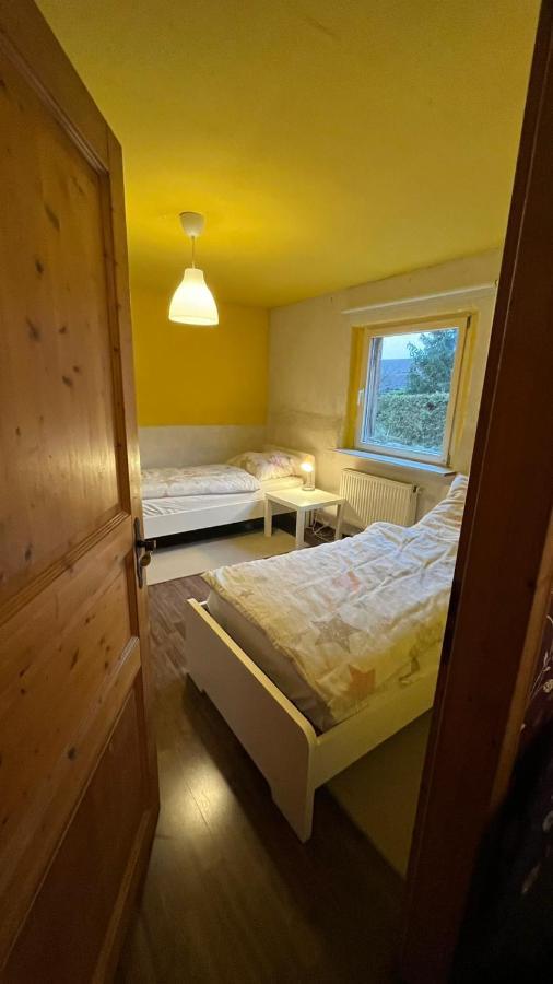 Monteure, Ganzes Haus, Schwarzheide, Haus 1 Apartment ภายนอก รูปภาพ