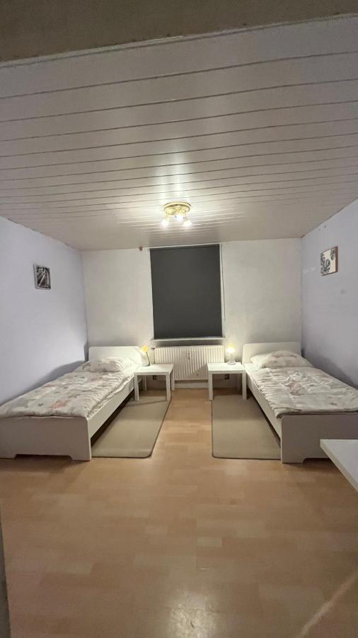 Monteure, Ganzes Haus, Schwarzheide, Haus 1 Apartment ภายนอก รูปภาพ